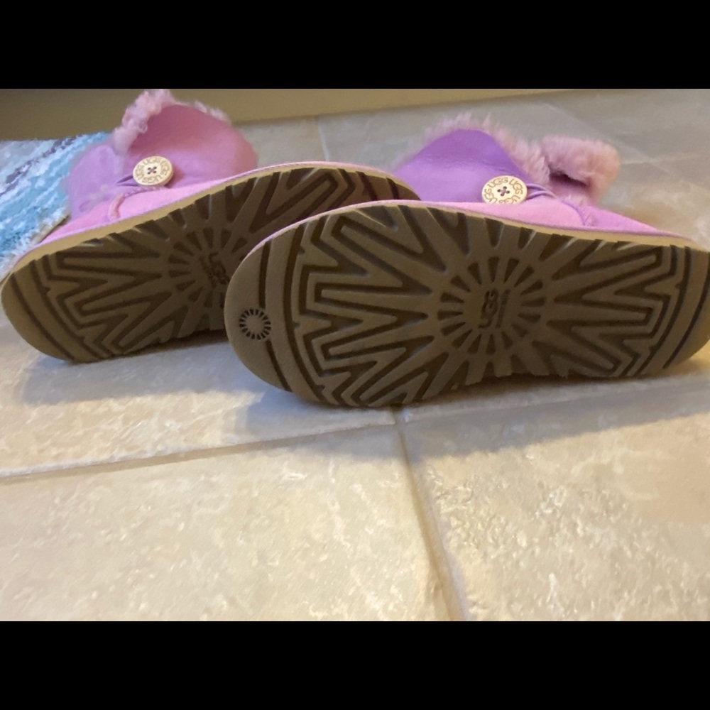 COPY - Uggs size 6 boots with Bailey button! - Picture 8 of 13